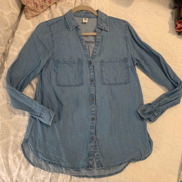 Old Navy Tops - Sold ✨Chambray button down top old navy S